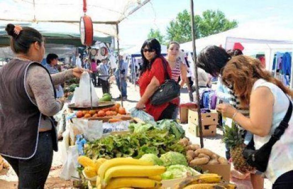 Verduras y productos artesanales a precios accesibles hoy en las plazas Torrent y Libertad