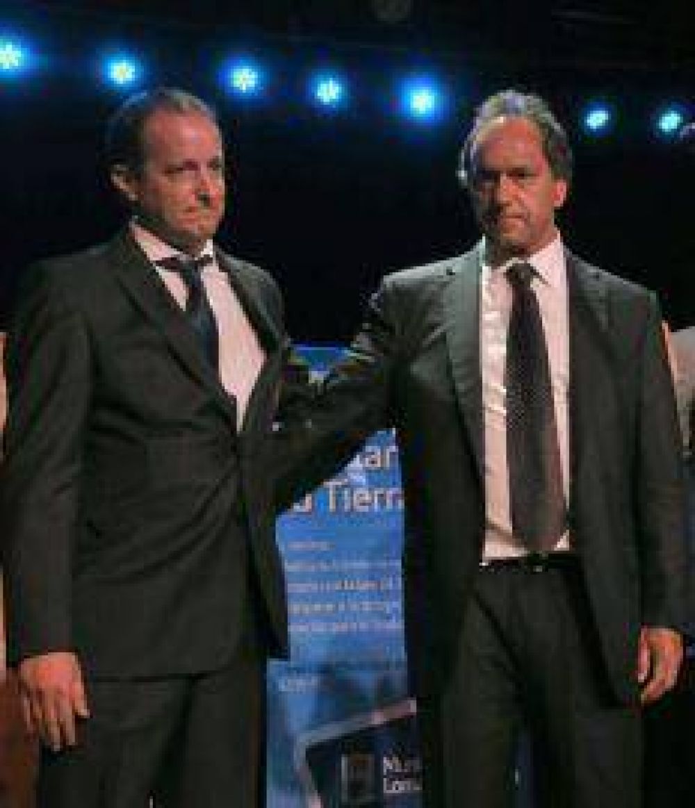 Con Scioli en la cabecera de la mesa