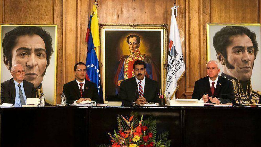 Maduro crea una red de "Comit�s de Defensa Populares de la Econom�a" en Venezuela