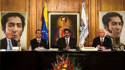 Maduro crea una red de "Comit�s de Defensa Populares de la Econom�a" en Venezuela
