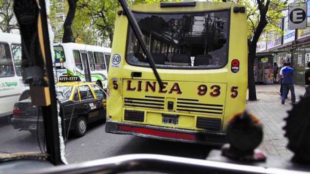 Por una pelea, balearon un colectivo en Villa Urquiza