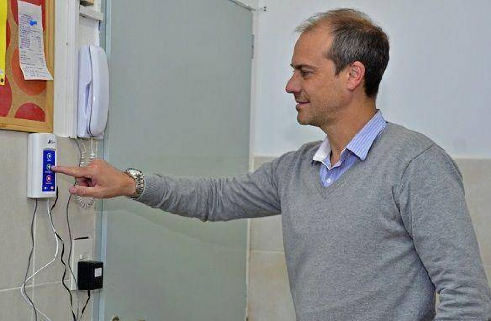 San Fernando: El Municipio inici� la instalaci�n de los botones de p�nico en las UDI