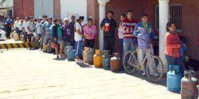 Clorinda: Centenares de vecinos en busca de gas