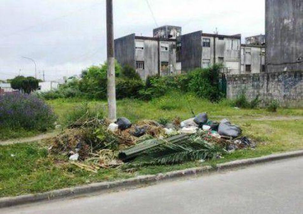 Quejas de vecinos del barrio Fonavi por la falta de recolecci�n