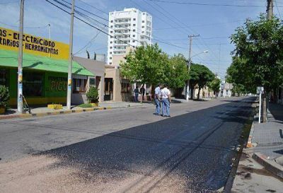 Reparan asfalto en calles c�ntricas de Santa Rosa