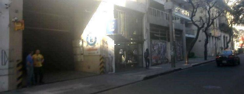 Un hombre apunt� a otro con un arma en un altercado de tr�nsito