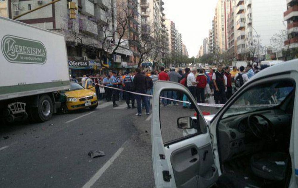 Taxista se mat� al chocar y dar dos tumbos en C�rdoba