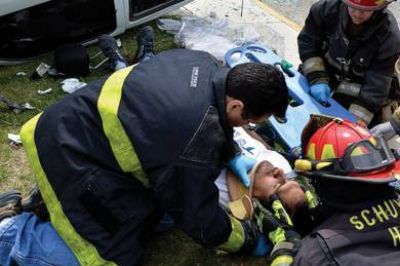 Vuelco de un veh�culo en rotonda de Km. 5