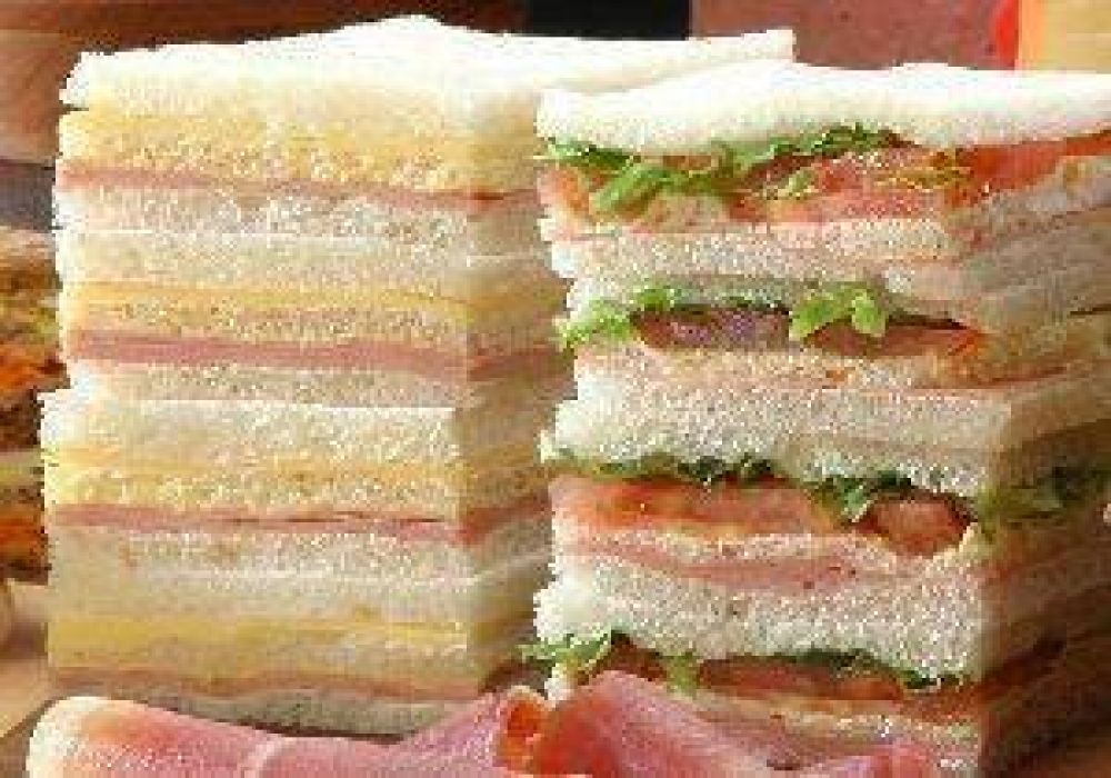 Panaderos indican que el precio del molde de miga para sandwich supera los $100