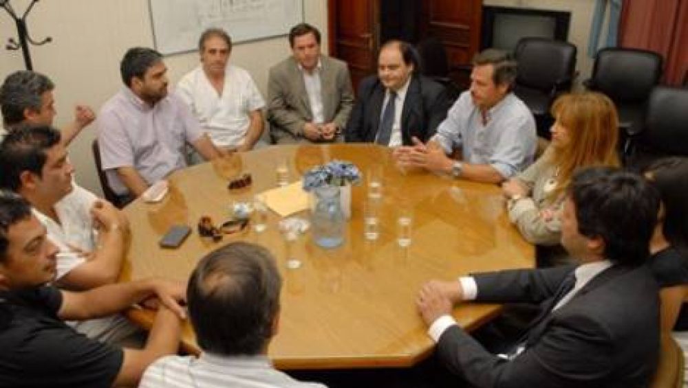 Despu�s de horas de tensi�n, se firm� el acuerdo para Salud