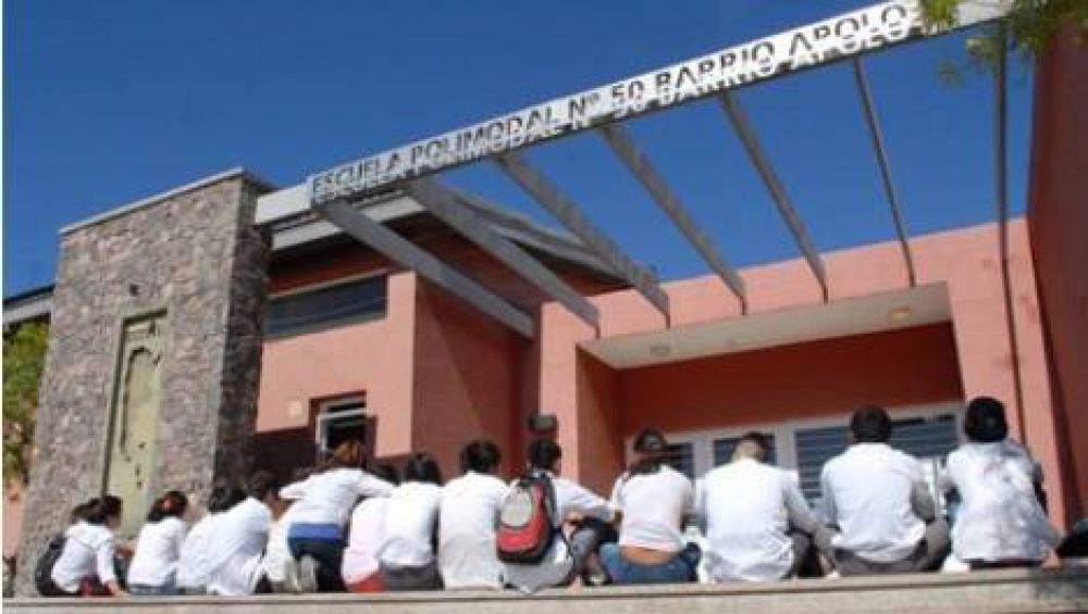 Con una sentada, reclamaron por su derecho a la Educaci�n