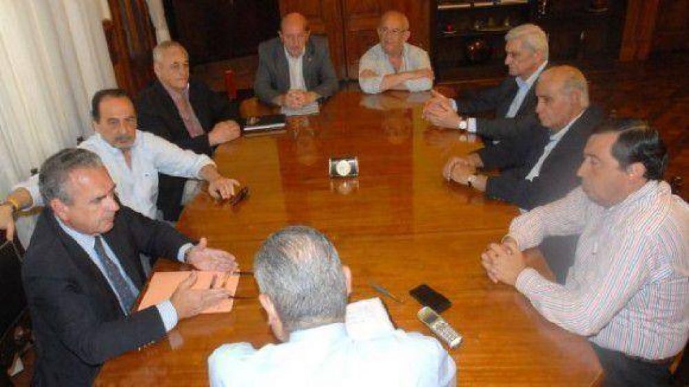 El ministro de Econom�a se reuni� con la FET
