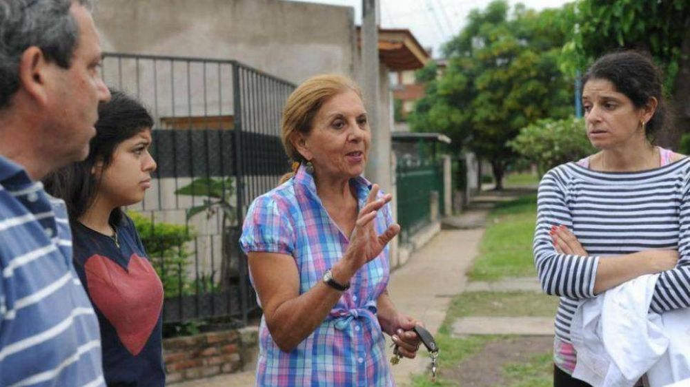 Golpearon y robaron a una mujer en la puerta de su casa
