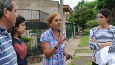 Golpearon y robaron a una mujer en la puerta de su casa