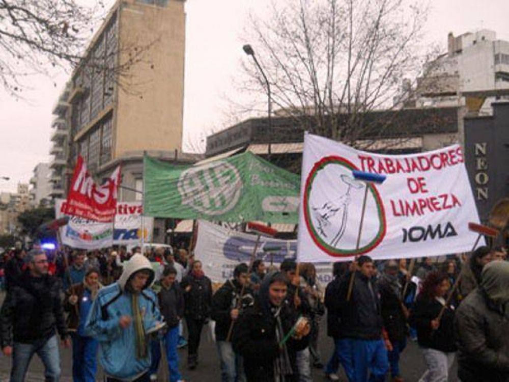 Jornada de Paro y movilizaci�n de trabajadores de limpieza de Ioma
