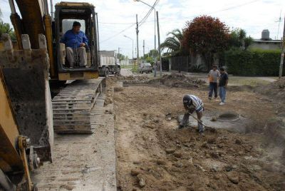 Contin�a los trabajos de mejoramiento en la v�a
