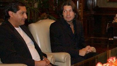 Tiro por elevaci�n de Marcelo Tinelli a Ram�n D�az