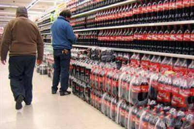 Cobrar un plus por bebidas fr�as, la falta m�s cometida por los autoservicios