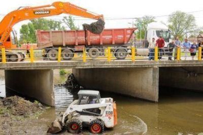 Comenzaron las obras de saneamiento del Arroyo Basualdo