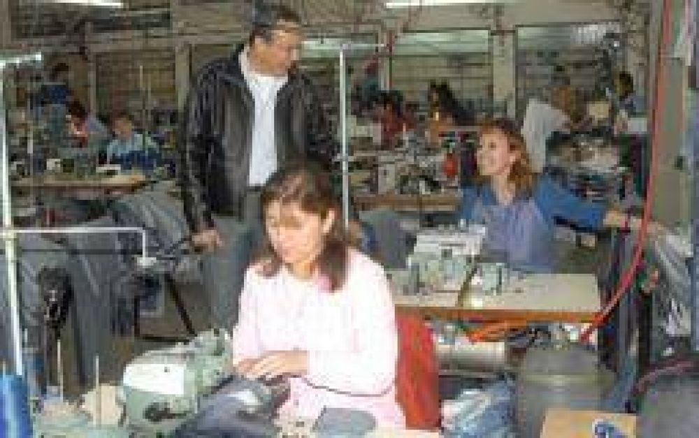 �Cacho� Luna visit� fabrica afectada a la Promoci�n Industrial