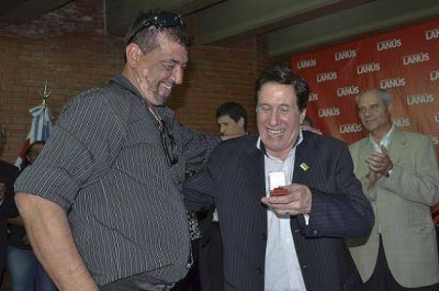 EL INTENDENTE DE LAN�S DAR�O D�AZ P�REZ HIZO ENTREGA DE MEDALLAS AL PERSONAL QUE CUMPLI� 25 Y 30 A�OS DE SERVICIO EN LA COMUNA