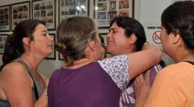 El Banco de La Pampa remat� una casa, un hombre la compr� y la devolvi� a su due�a