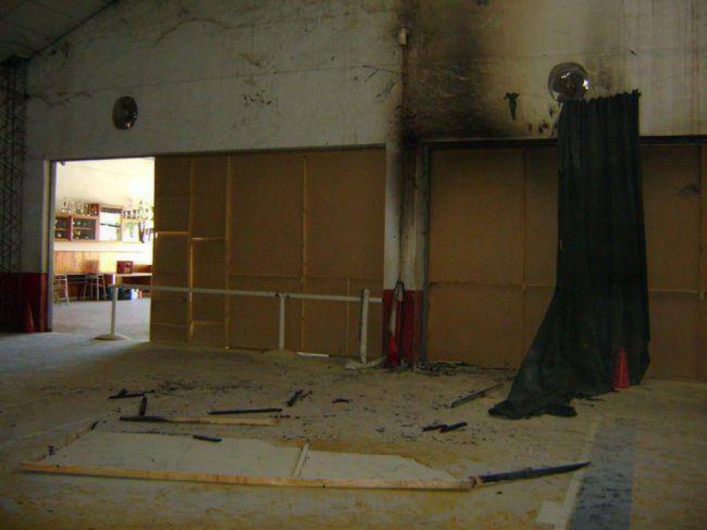 Incendio intencional en el club Cochic� de Victorica