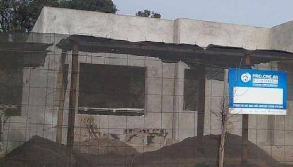 La mitad de los cr�ditos Procrear se pueden caer porque los terrenos est�n �flojos de papeles�