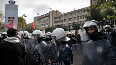 Desalojo por la fuerza en la TV p�blica griega