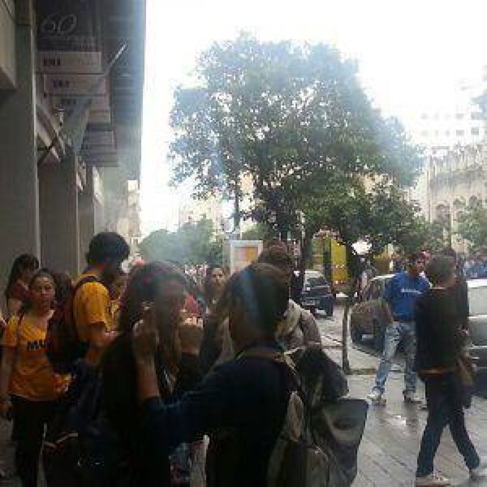 Incendio en el subsuelo de la Facultad de Econ�micas