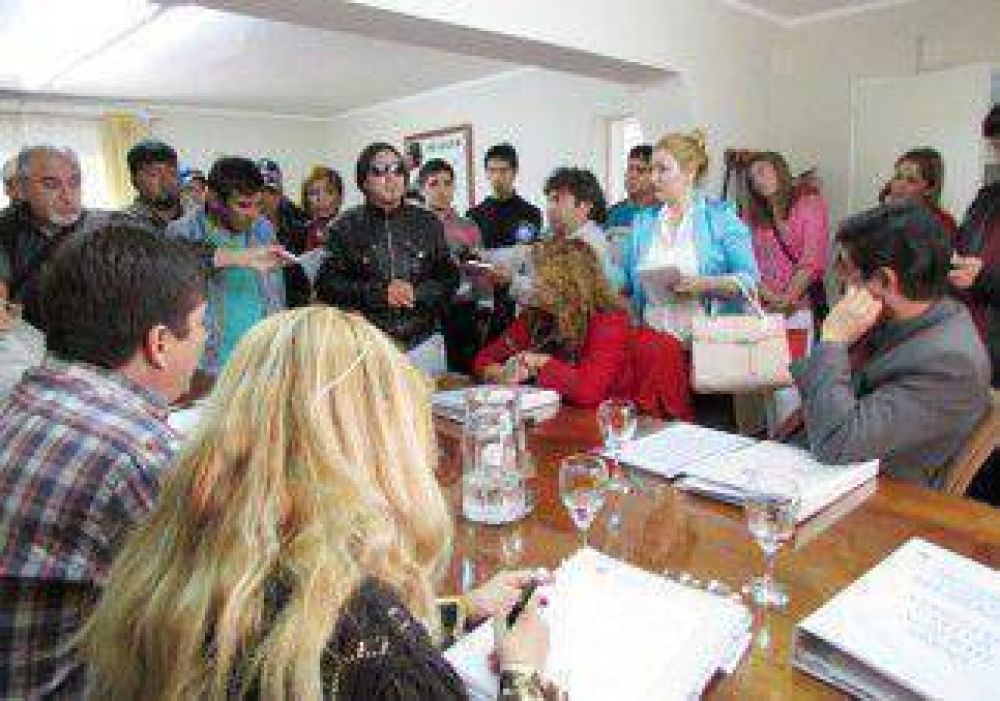 Desocupados reclamaron ayuda 