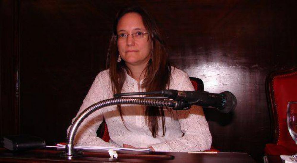 Como eco de la campa�a, el Frente Renovador pide saber la relaci�n de Scioli con un publicista