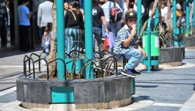 Con rejas, ya no hay d�nde sentarse en la peatonal