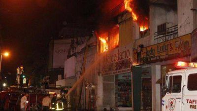 Feroz incendio se registr� en pleno centro tucumano