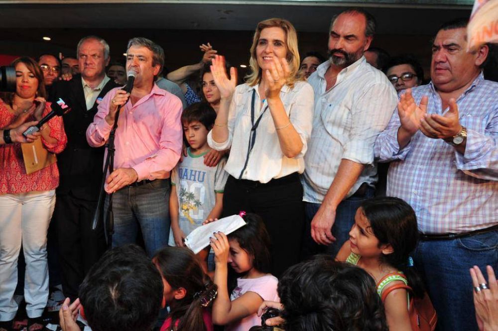 Los legisladores tienen potestad para nombrar el reemplazo de El�as de P�rez