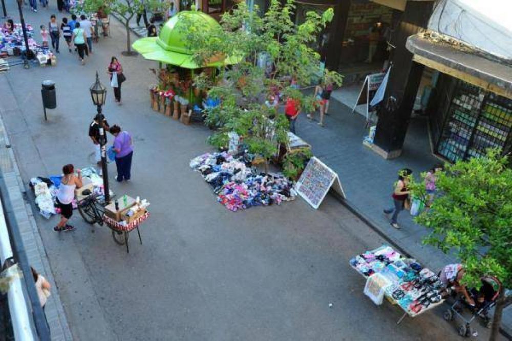 Los ambulantes seguir�n en la calle y no se ir�n del microcentro