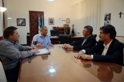 Buzzi recibi� a intendentes de Rada Tilly y Trevelin