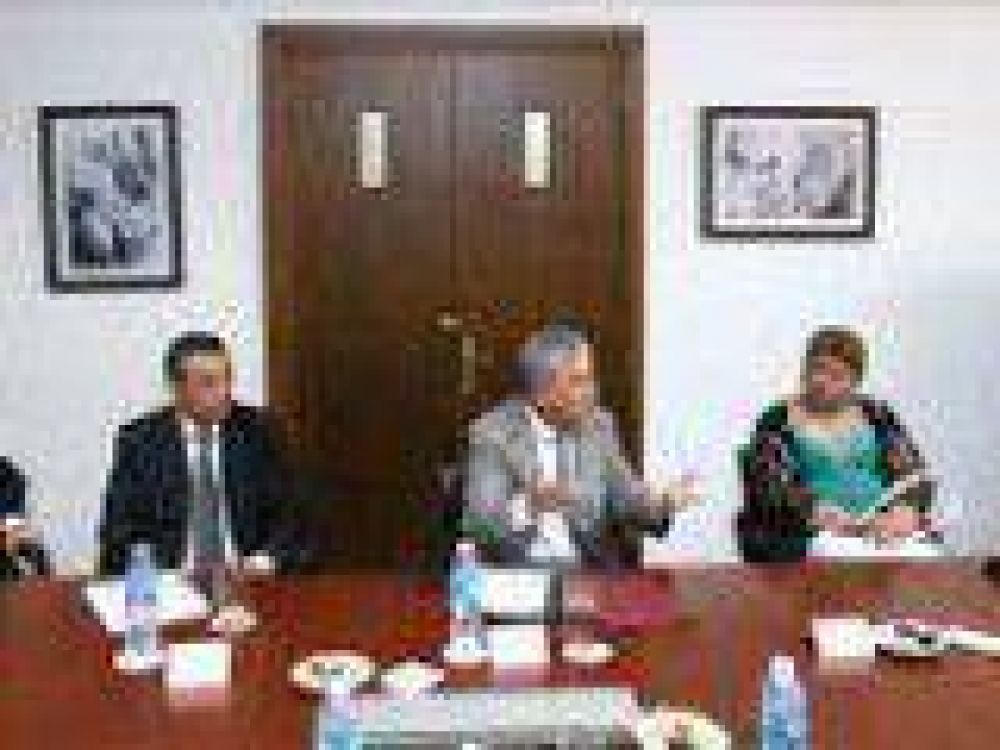 Metaza: �Es momento de trabajar con los j�venes para sacar adelante a Santa Cruz�