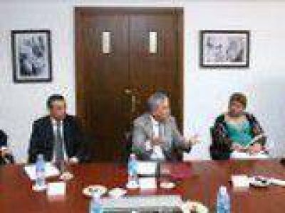 Metaza: �Es momento de trabajar con los j�venes para sacar adelante a Santa Cruz�