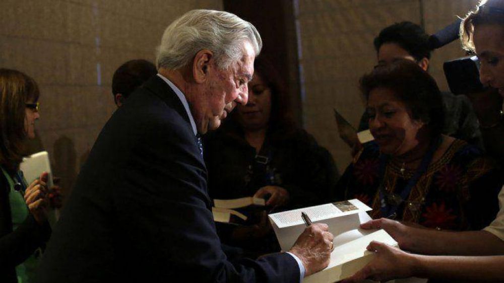 Mario Vargas Llosa: Argentina y Ecuador "no son verdaderas democracias"