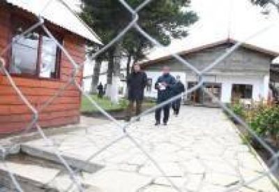 Bariloche: cinco presos huyeron de un penal por un boquete