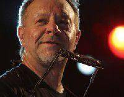 Le�n Gieco: "No puede ser que Lanata se la pas� denunciando al Grupo Clar�n y ahora trabaja para ellos�