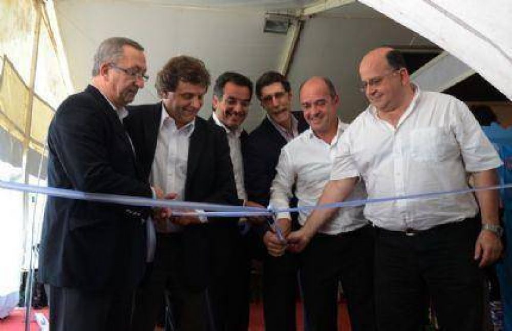 Bajo el lema �30 a�os de Democracia� fue inaugurada la 9� Feria del Libro