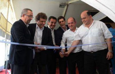 Bajo el lema �30 a�os de Democracia� fue inaugurada la 9� Feria del Libro