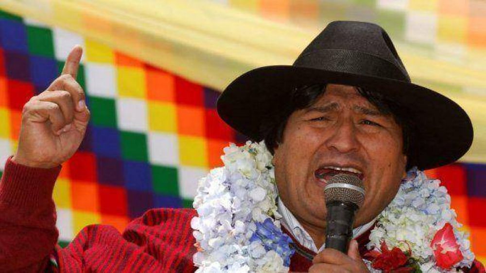 Morales no usa corbata porque "divide" pensamiento de sentimiento
