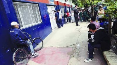 �Venganza por bullying? Un chico dispar� 4 tiros en el aula: de milagro no hubo heridos