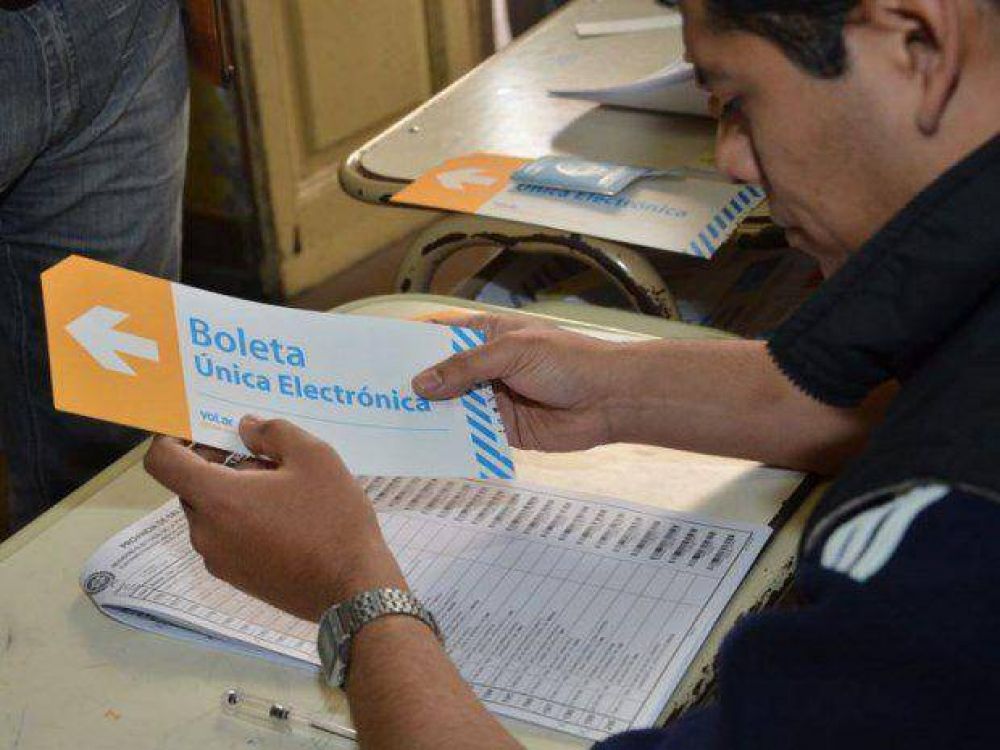 Reparten terminales del voto electr�nico en toda la provincia