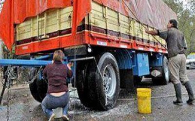 Proponen erradicar a lavaderos de autos ilegales