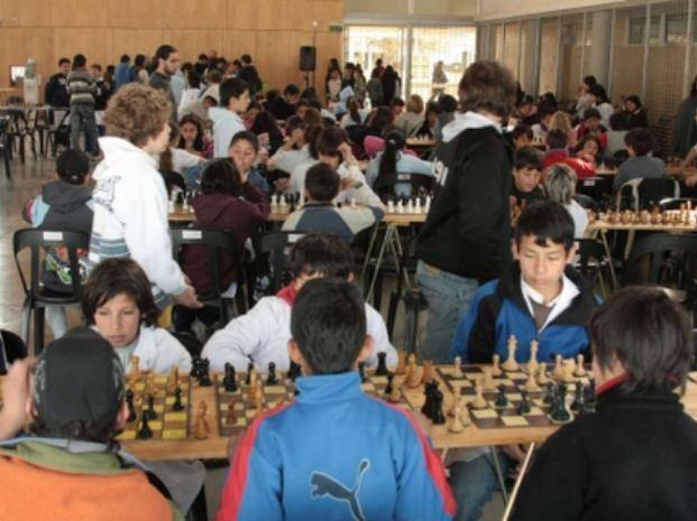 Cuatro chicos rosarinos ubican a la ciudad en la c�spide del ajedrez nacional