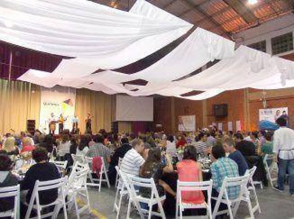 Colorida velada a beneficio del programa de atenci�n de ni�os de la calle